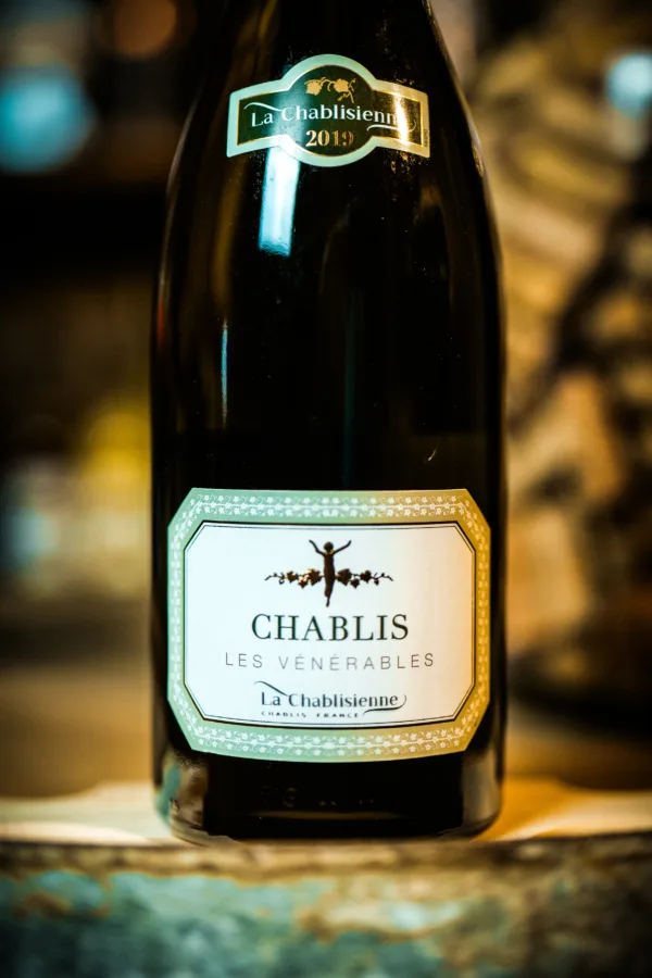 Chablis - "Les Vénérables" Vieilles Vignes La Chablisienne – Image 2